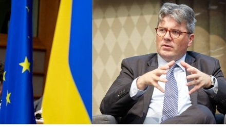 Lecture: "Europe in the New World Order" by Michael Karnitschnig Lecture: "Europe in the New World Order" by Michael Karnitschnig